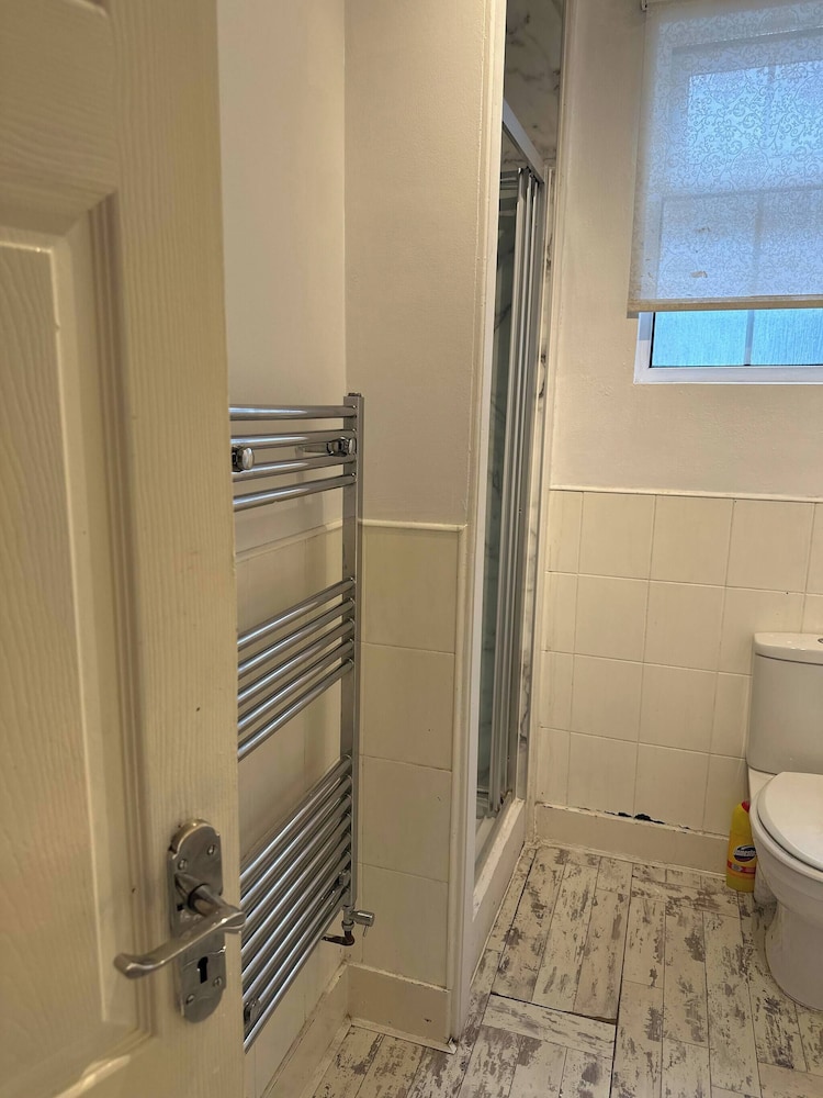 Bright Open-plan Apartment in Welling, South East London