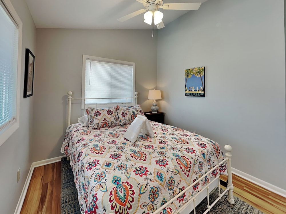 Hicks by Topsail Realty