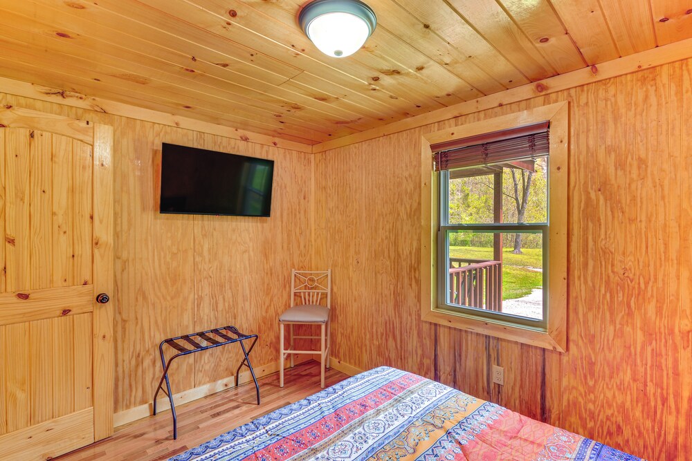 Serene Beattyville Cabin: 24 Mi to Red River Gorge view 5