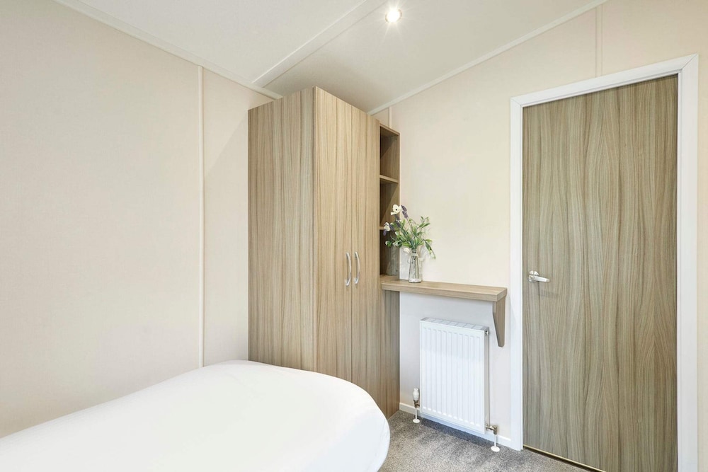 Host Stay Woodpecker Lodge