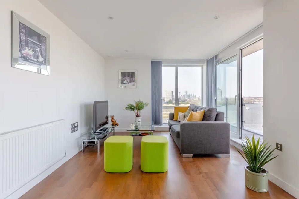 2BD Flat Overlooking the River Thames! - Greenwich