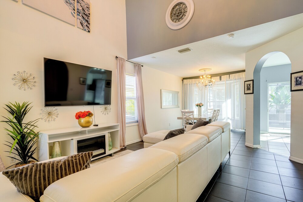 9 Mi to Beach: Peaceful Riverview Home w/ Patio