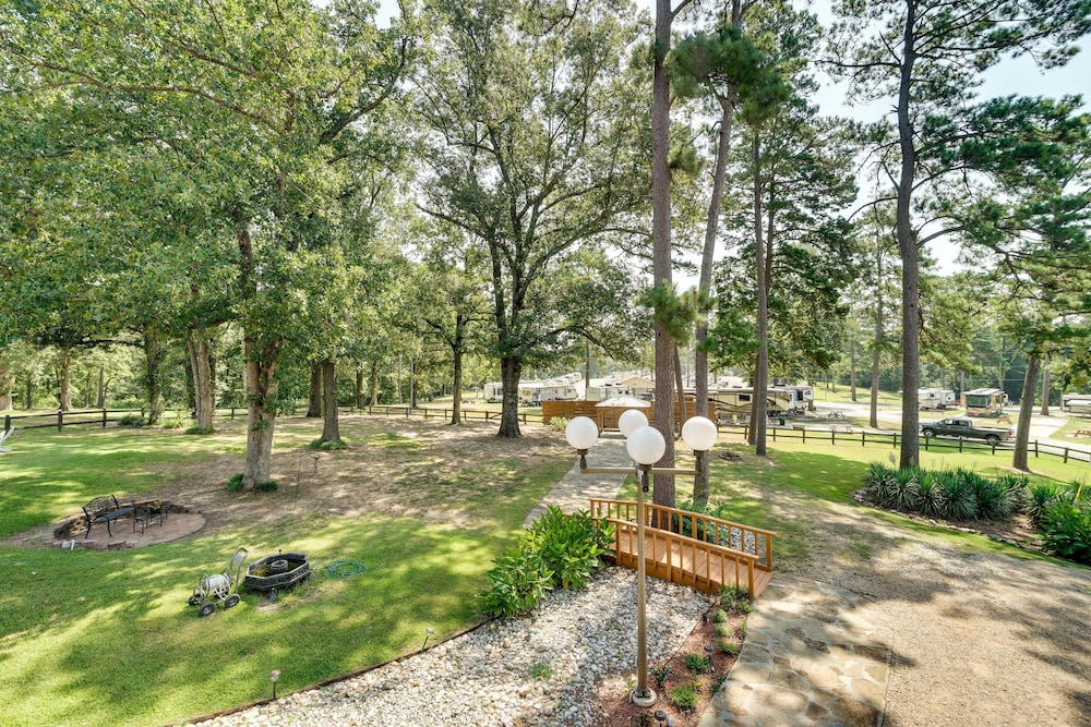 Charming Texarkana Home: Lake & Pool Access! view 5
