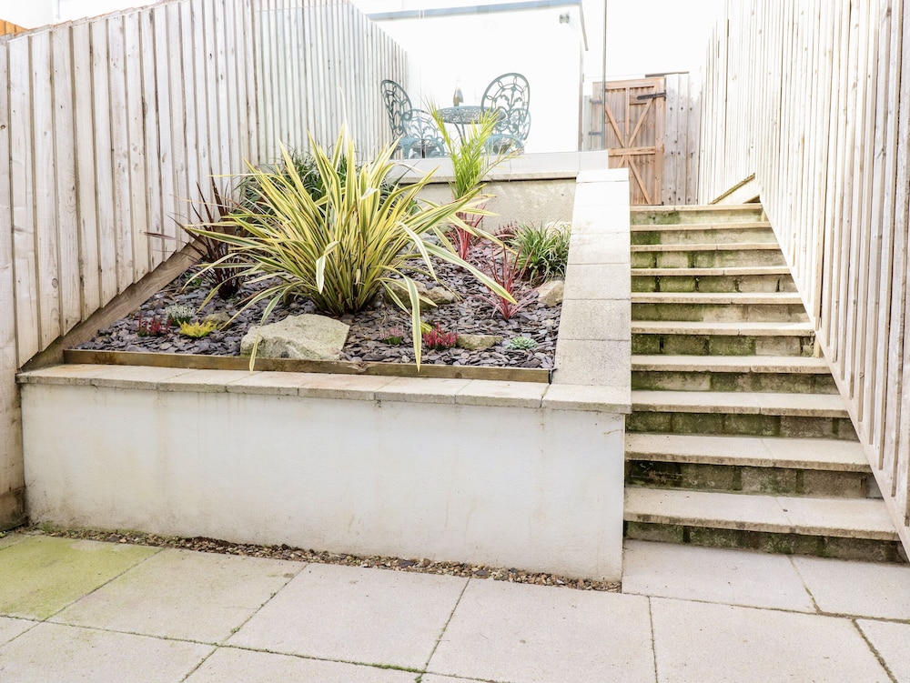 16 Ocean Heights