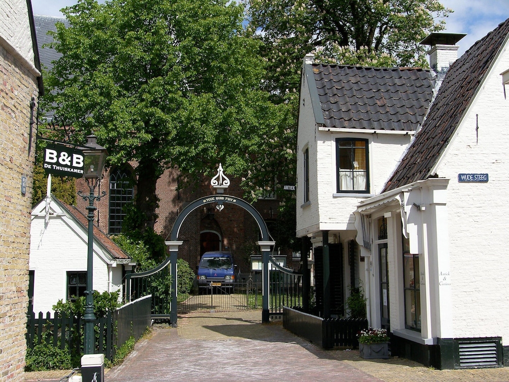 Nice Holiday Home on the Water in Grou