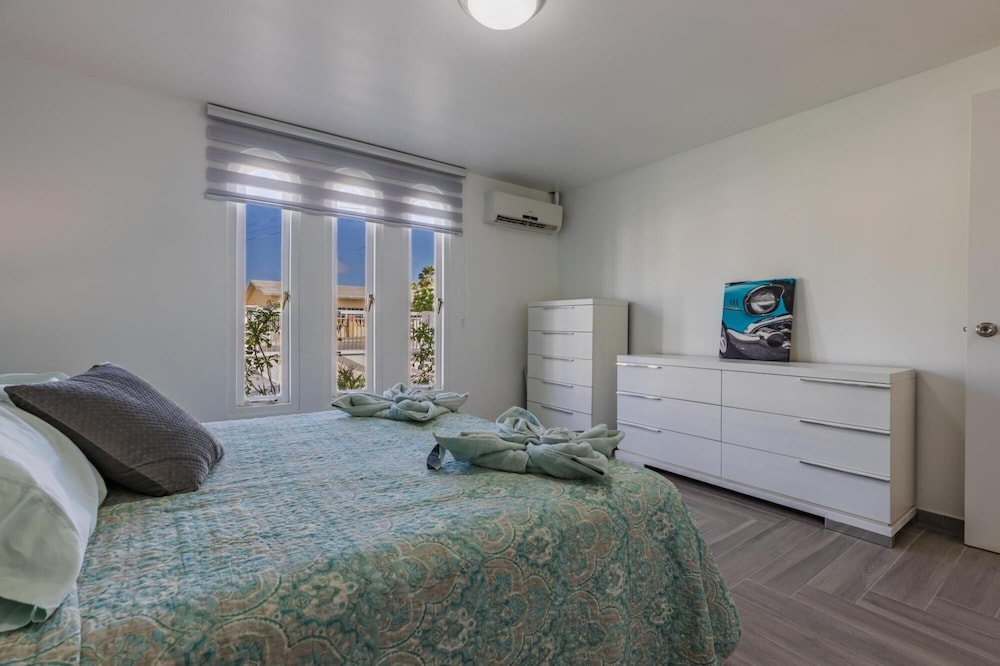 NEW Modern Stylish 6BR 6BA Villa Near Palmbeach