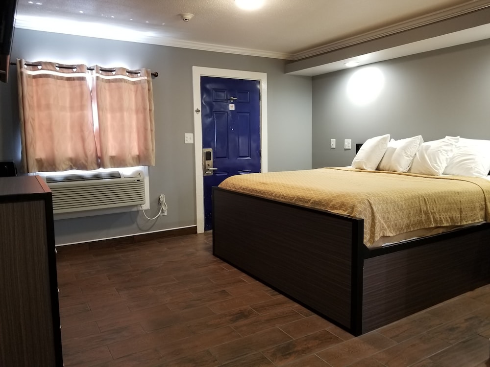 Lone Star Inn by FairBridge - Property Image 5