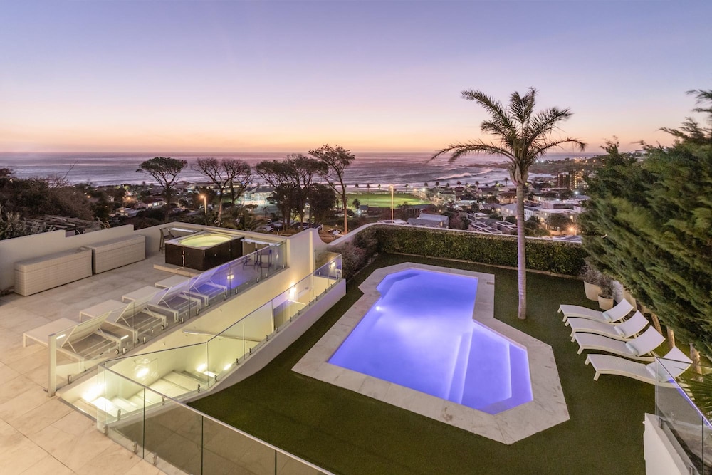 Incredible 6bed w Pool in Camps Bay Villa Galazzio