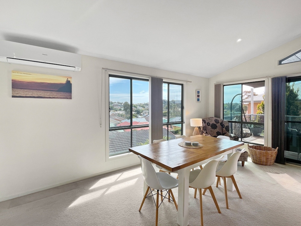 Beachside Retreat With Garage Parking
