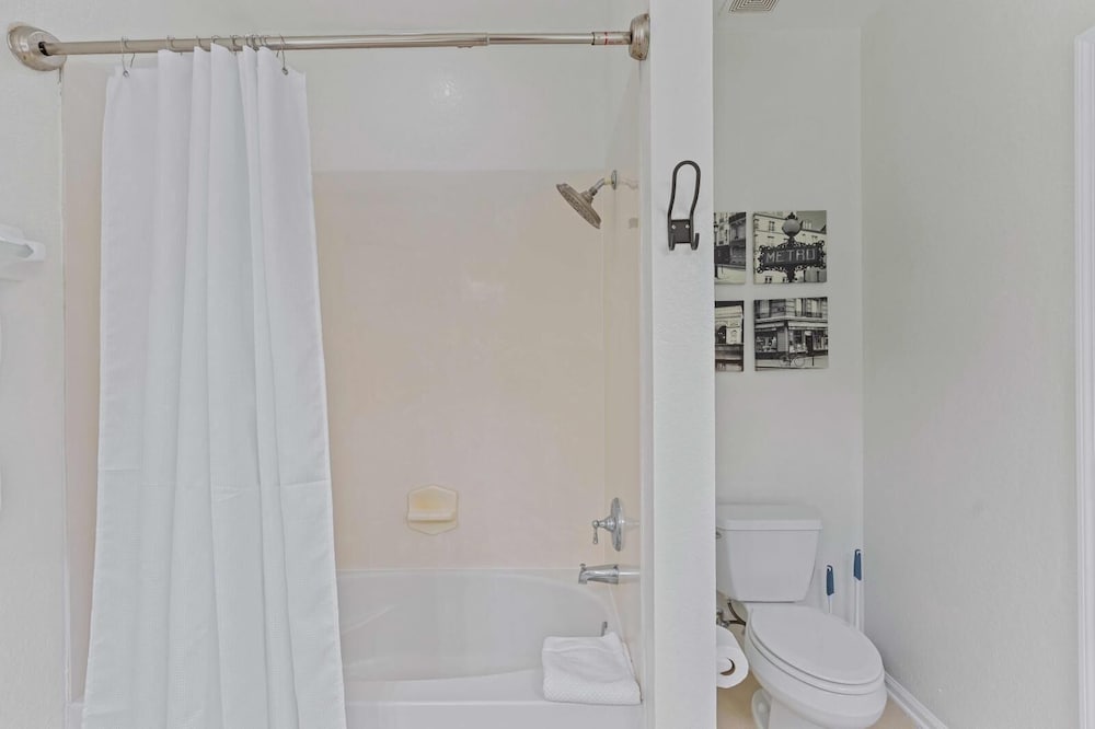 Vista Cay Swanky