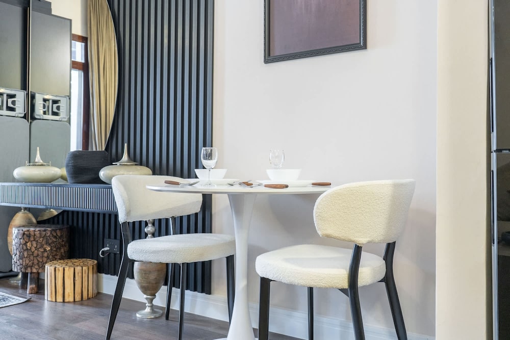 Extravagant Studio Stay for 2 in JVC