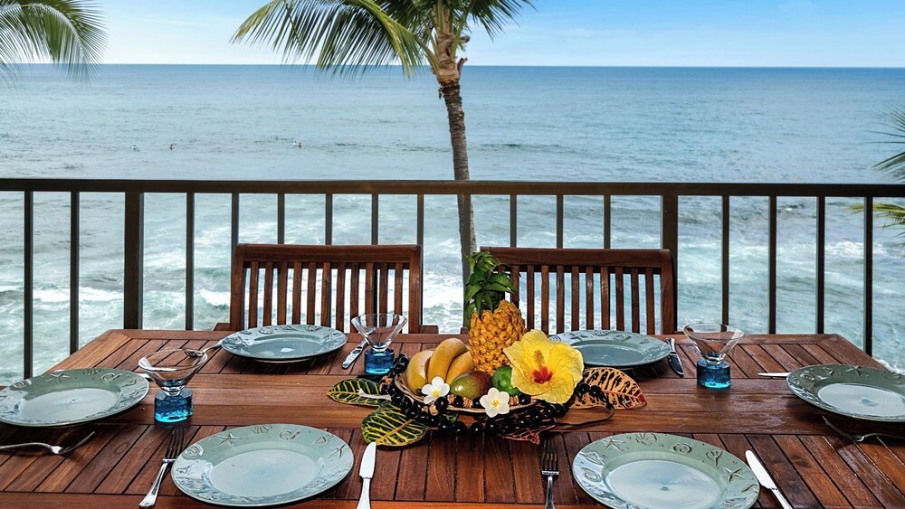 Stunning Top Floor Ocean Front Condo AC & Wifi