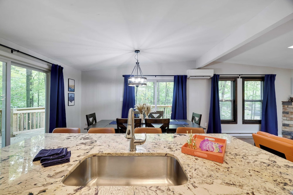 Moshannon Tree-lined Pocono Retreat w/ Hot Tub, Firepit & Pool Table