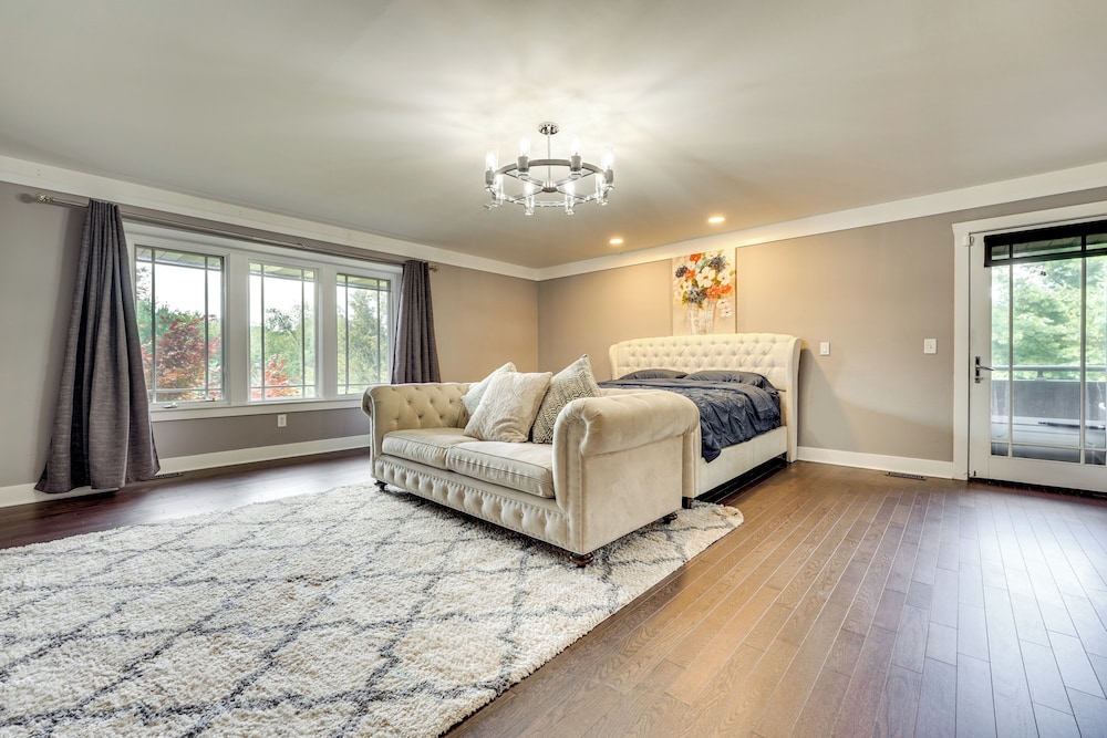 Spacious Family Getaway: 8 Mi to Main St Ann Arbor