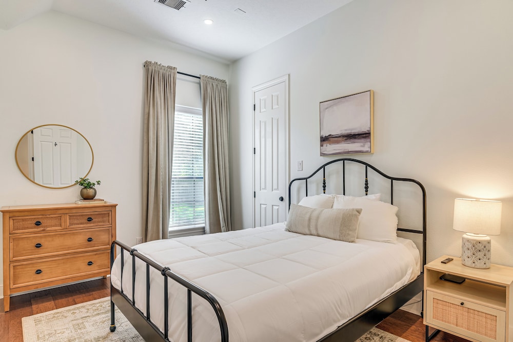 Pool & Hot Tub: Family-friendly Houston Area Home!