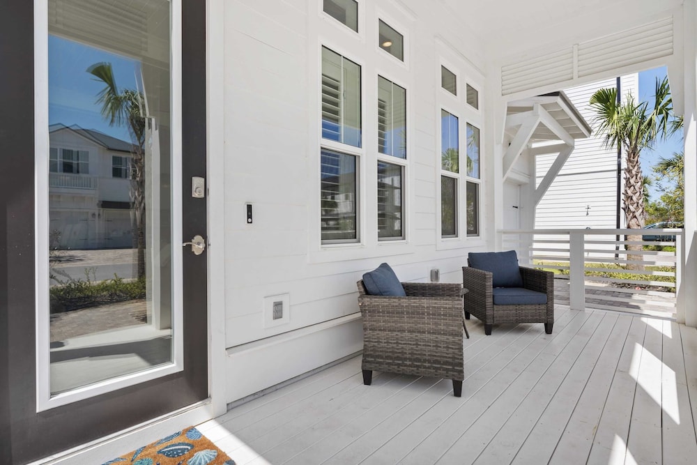 Sleeps 20 2 Homes, 9bdr, Arcade Walk to Blue Mountain Beach Access & Eats