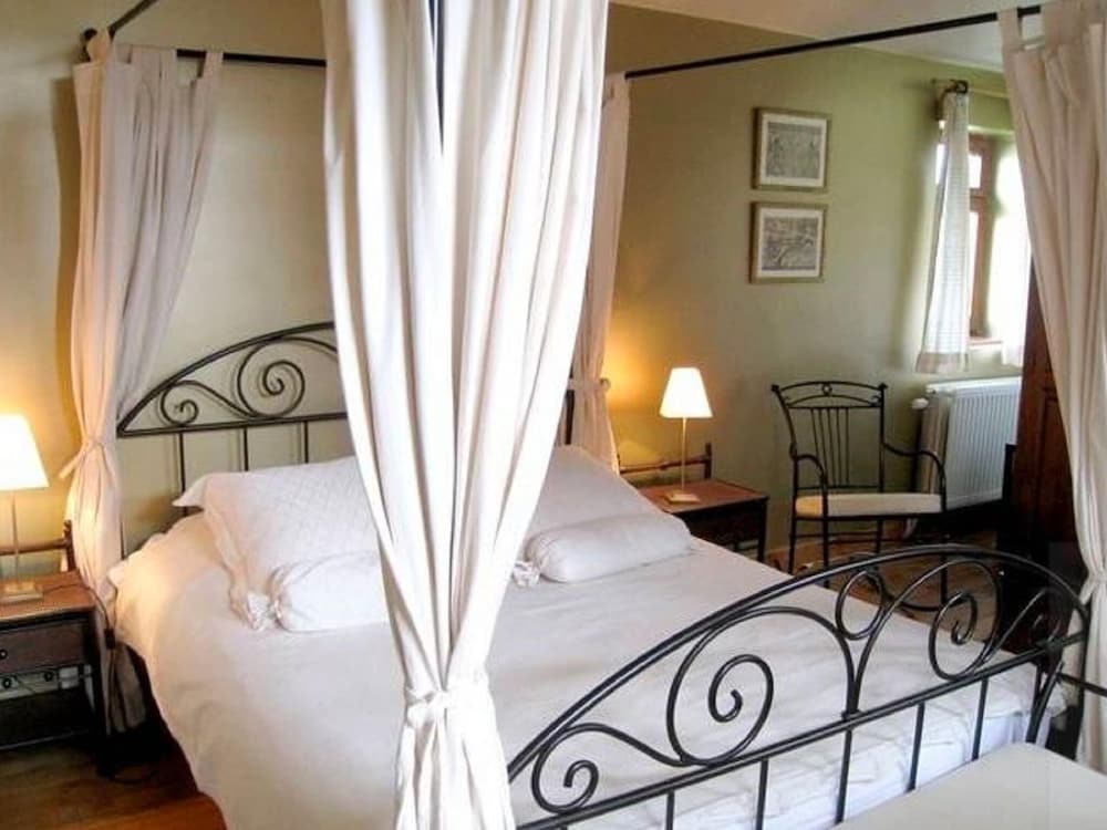 Quaint Farmhouse in Maffe With a Turkish Bath view 2