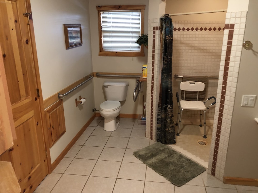 Sunset Pines Resort - Property Image 10