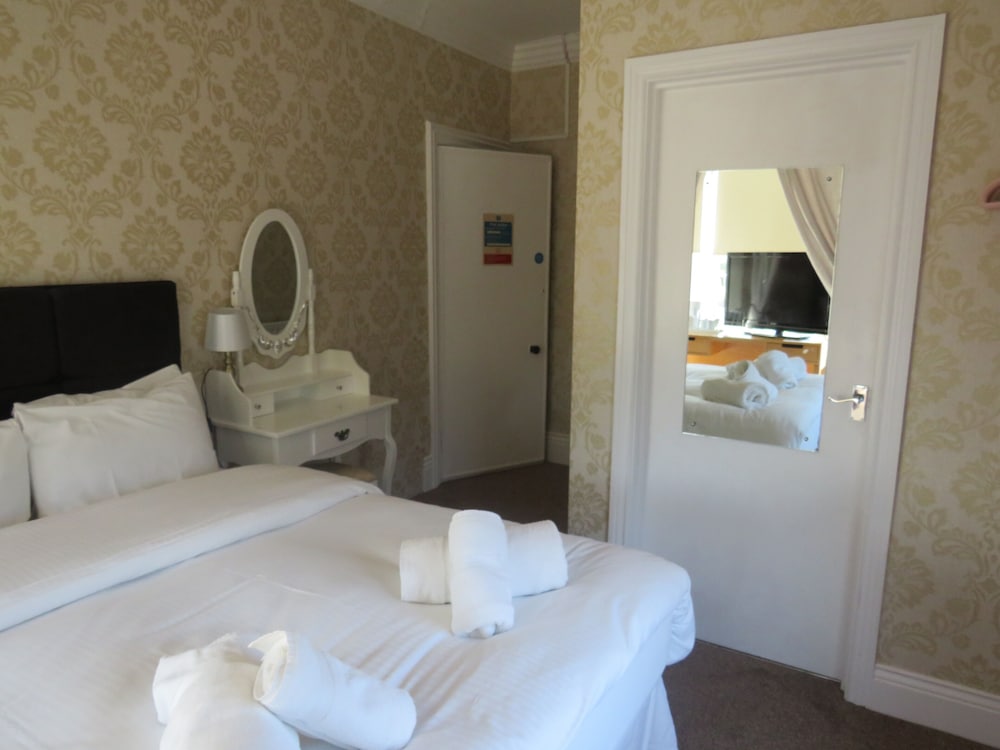 The Queens Arms Hotel