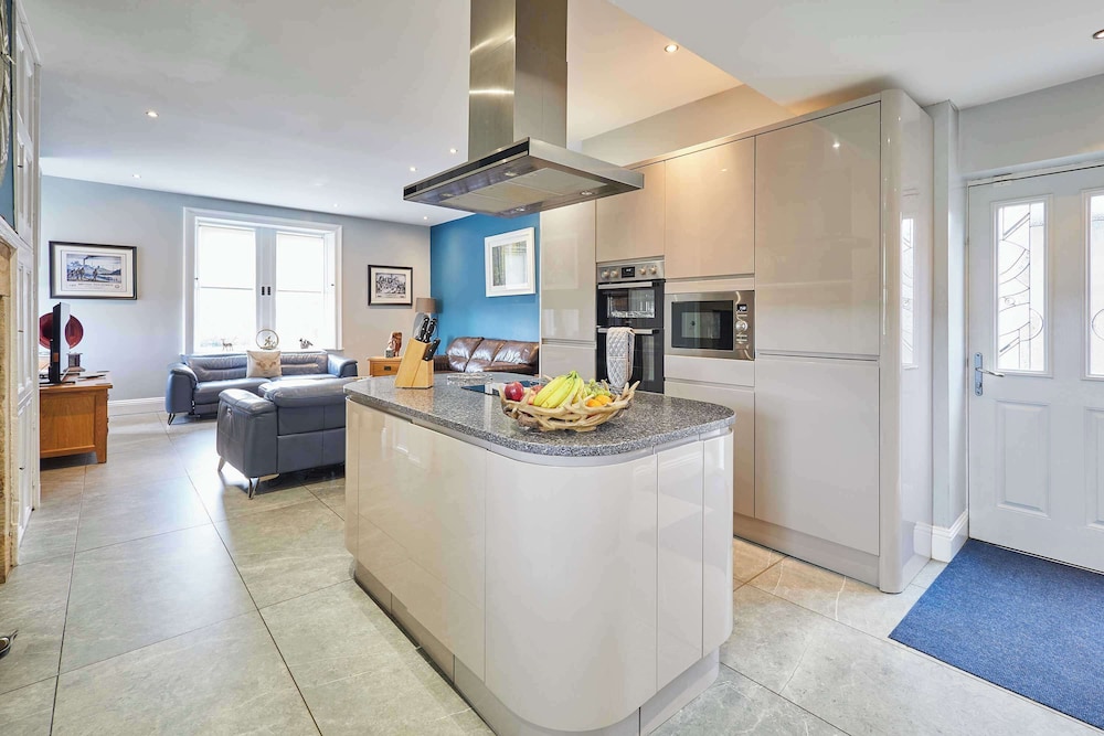 Mount Cottage, 5-beds, Sleeps 10, Pet Friendly
