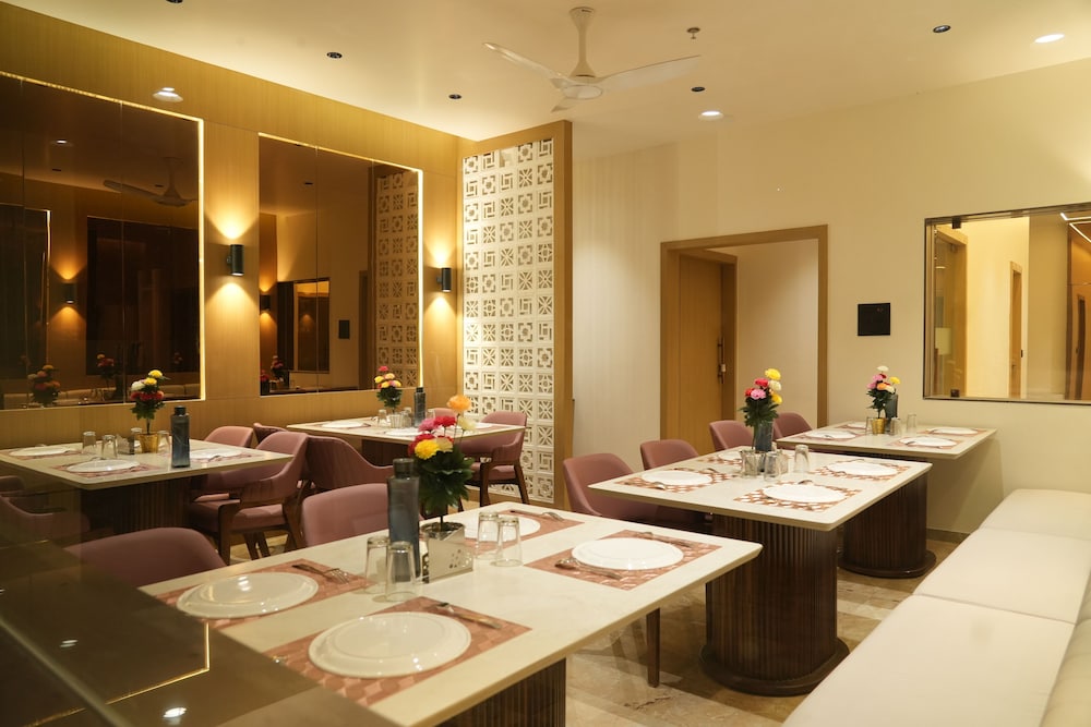 Hotel The Grand Om Krishna