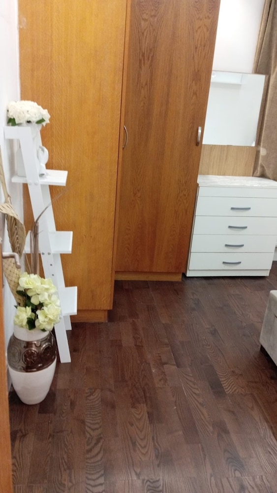 Luton Excellent 1 bed Apartment With Living Room