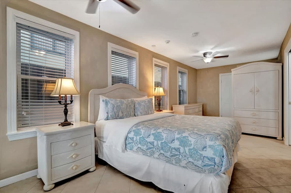 Stones Throw Beachfront Family Suite 3 Views