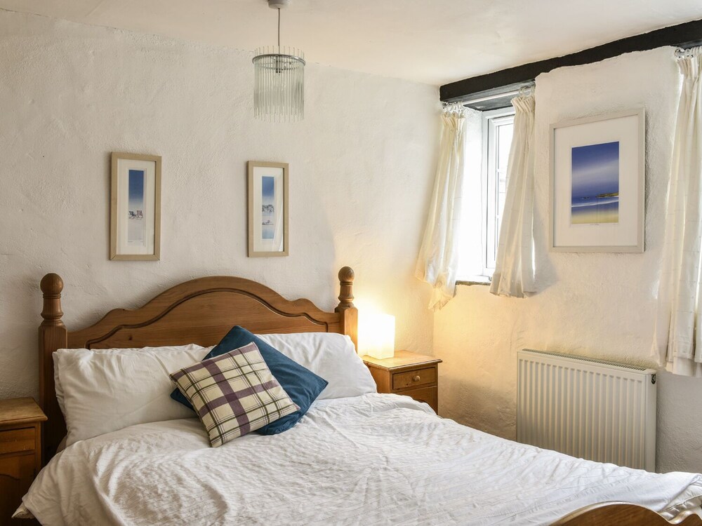 Threshings Cottage view 3