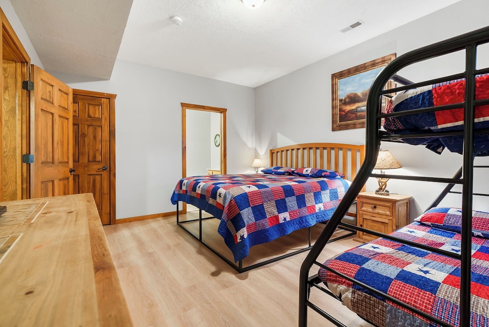 Kemper's Cabin in the Ozarks - Onsite Amenities