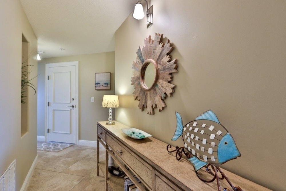 Oceanfront Condo With Beautiful Views 2 Bedroom Condo