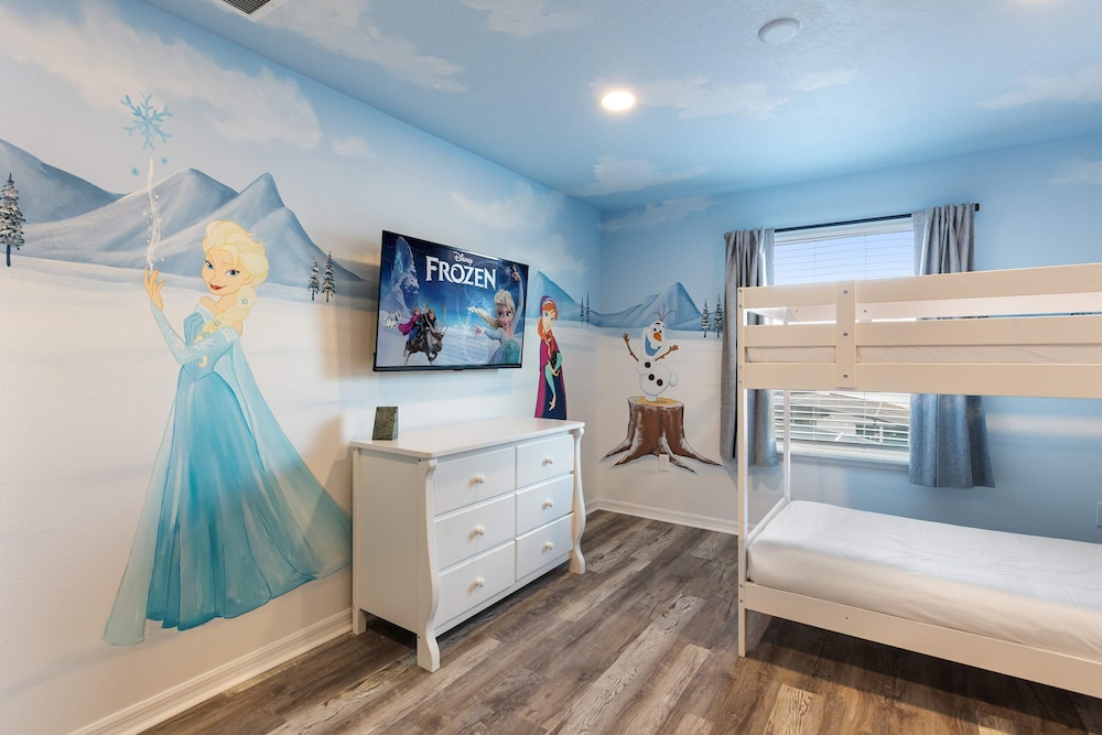 Family Fun Villa w Pool Hot Tub Game Room