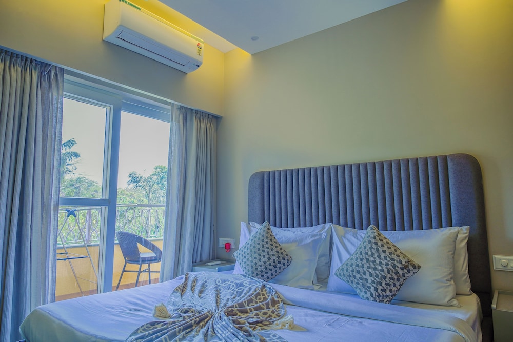 Alaya Stays Veera Marina 3 BHK Apartment