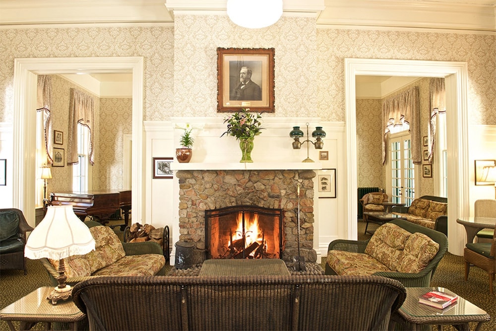 Wawona Hotel view 4