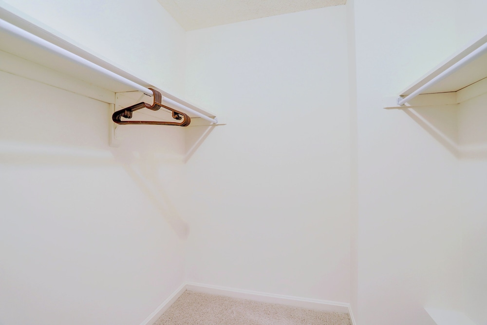 DC Airport Metroline Apartments