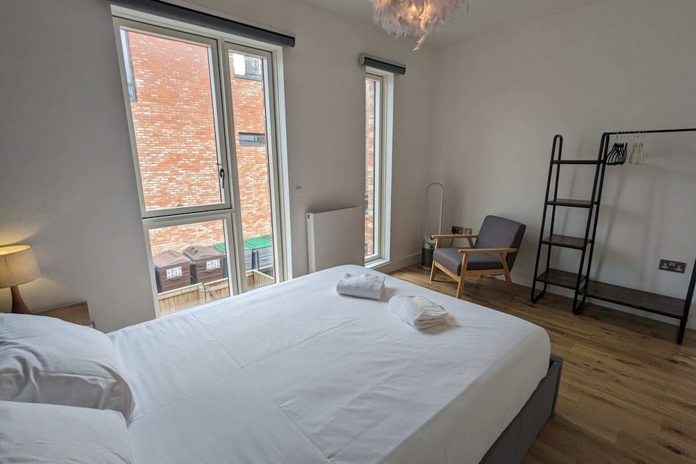 Adelphi Townhouse Contemporary 2 Bed 1 Bath 1 WC view 3