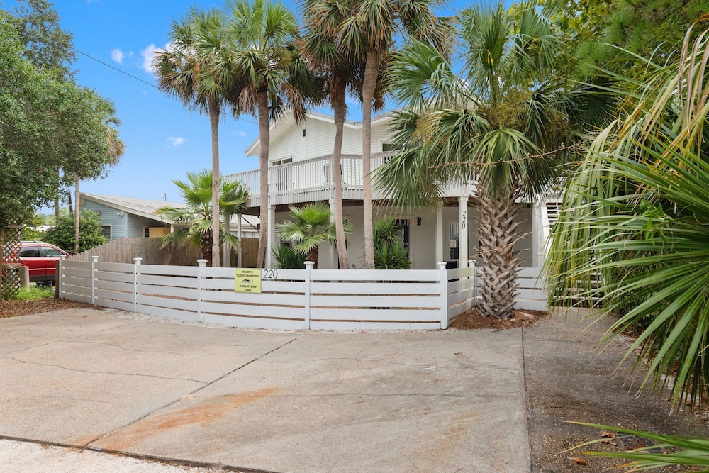 Seas & Greetings! 5BR 4BA House! Elegant Coastal Living Near the Shore