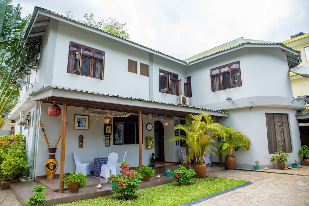 Saadani Tourist Center - Hostel
