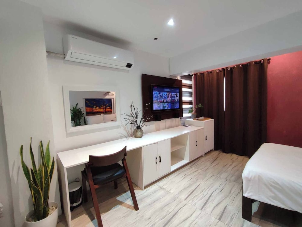 L1 Twin Bed Staycation in Bonifacio Global City