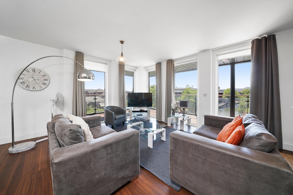 Kennet House Superior Serviced Apartment