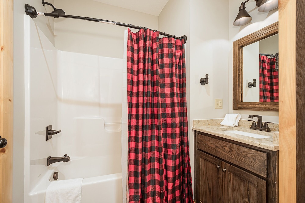 Mountain Crest Lodge - Property Image 9