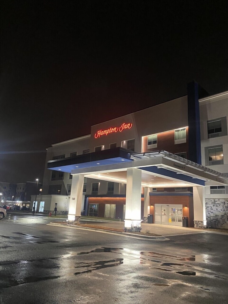 Milwaukee Vacations - Hampton Inn Glendale Milwaukee, WI - Property Image 1