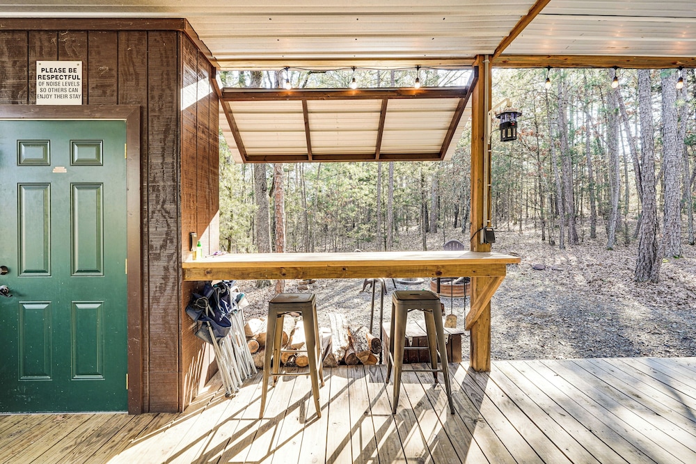 'bluebird Treehouse' Near Kiamichi Mtns w/ Hot Tub