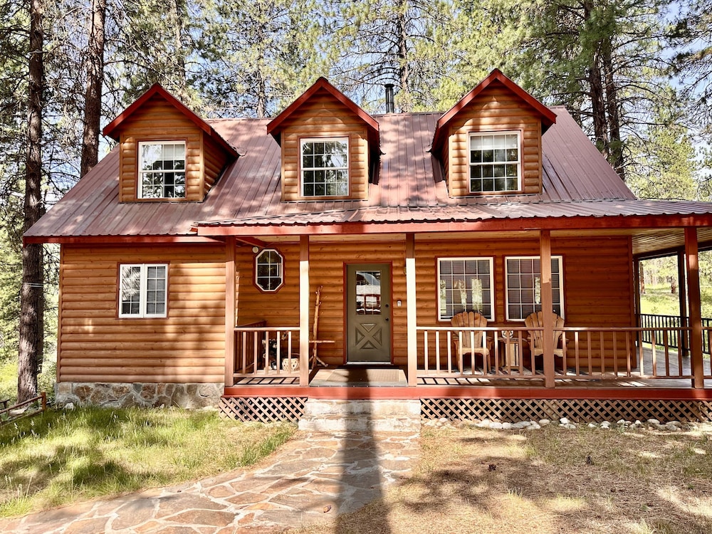 Blue Pine Forest Lodge 3 Bedroom Cabin