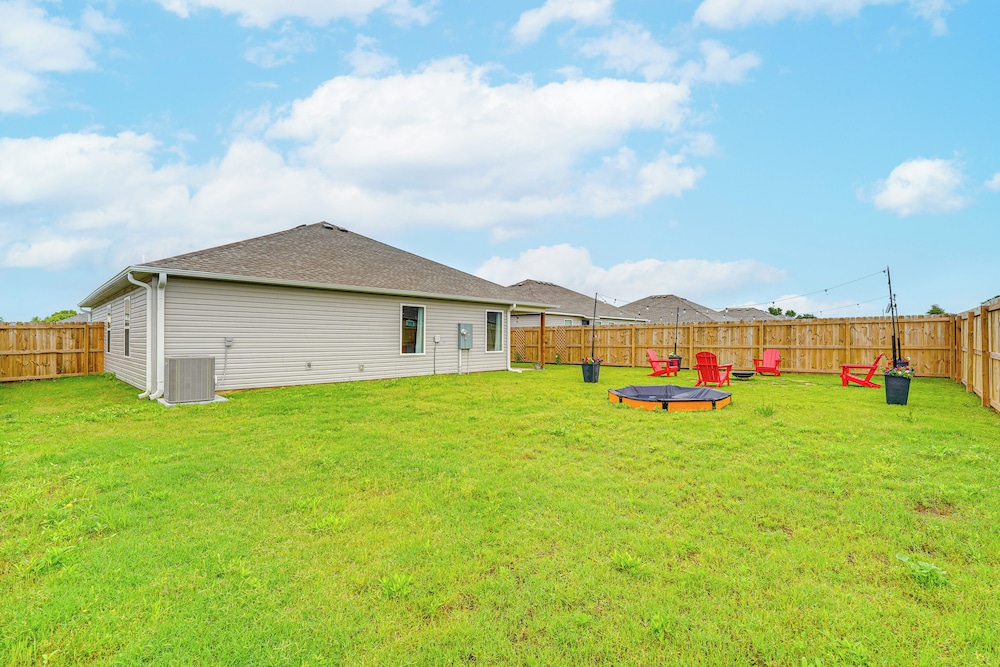 2 Mi to Dtwn: Siloam Springs Home w/ Fire Pit