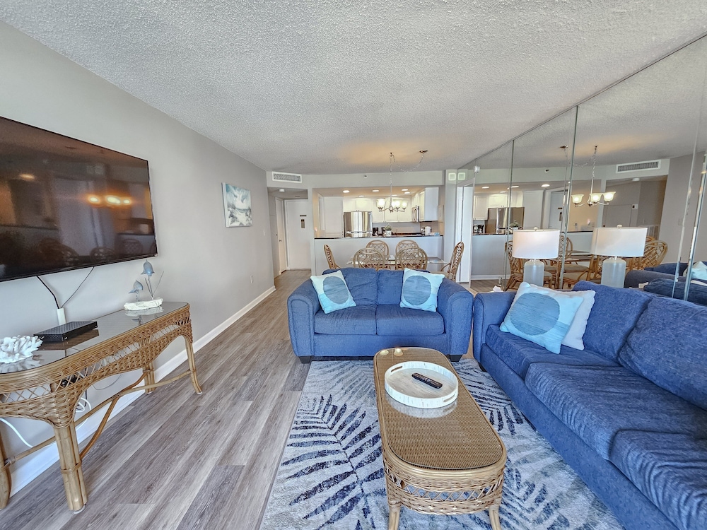 507 South Hampton 2 Bedroom Condo