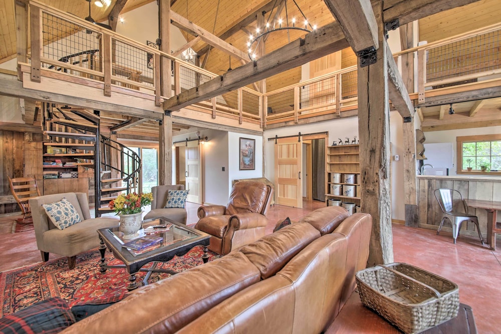 Bloomington Vacations - Bloomington Cabin: 4 Mi to Indiana University - Property Image 2