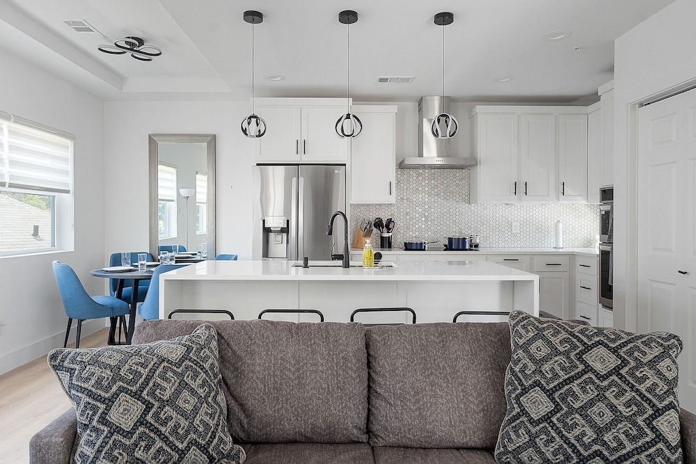 Modern Townhome Rooftop Backyard Garage