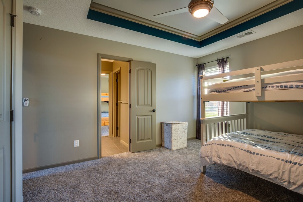 Luxe Missouri Getaway w/ Hot Tub Fire Pit! - Property Image 29