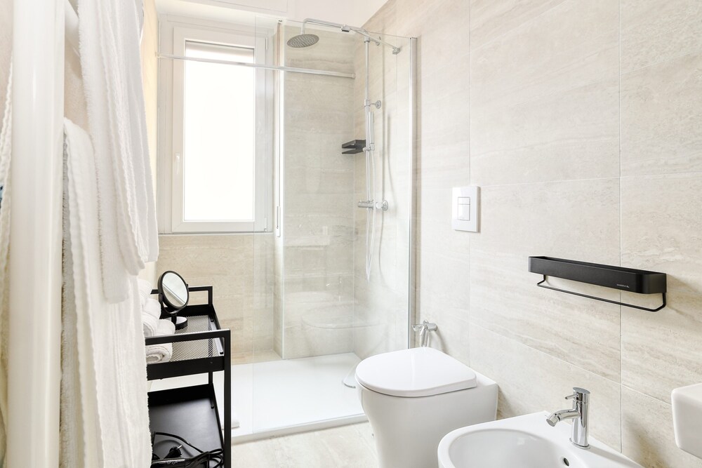 1-Bed apartment with balcony near subway