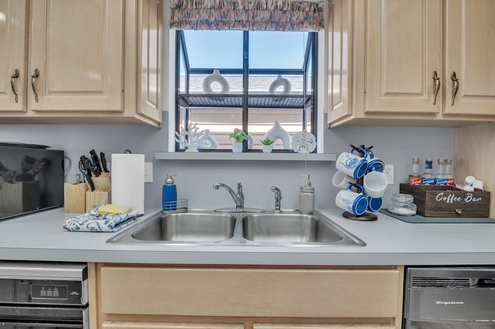 Spacious Home With Beach Access 3 Bedroom Home